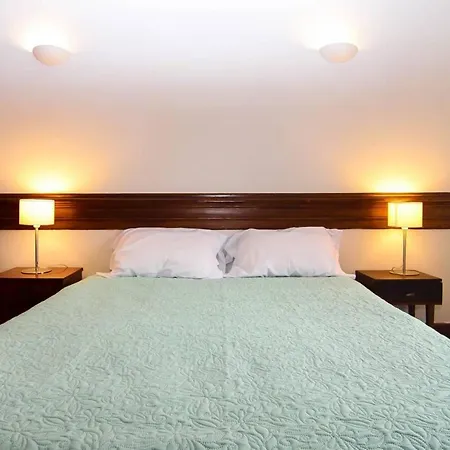 Apartment Spacious And Bright 4 Bedroom *