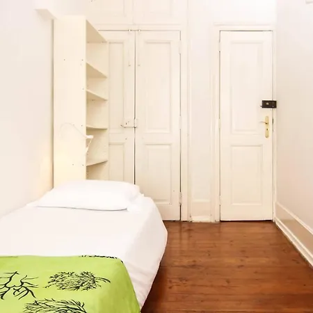 Spacious And Bright 4 Bedroom شقة *
